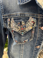 Load image into Gallery viewer, Denim jacket Horseshoe embroidery

