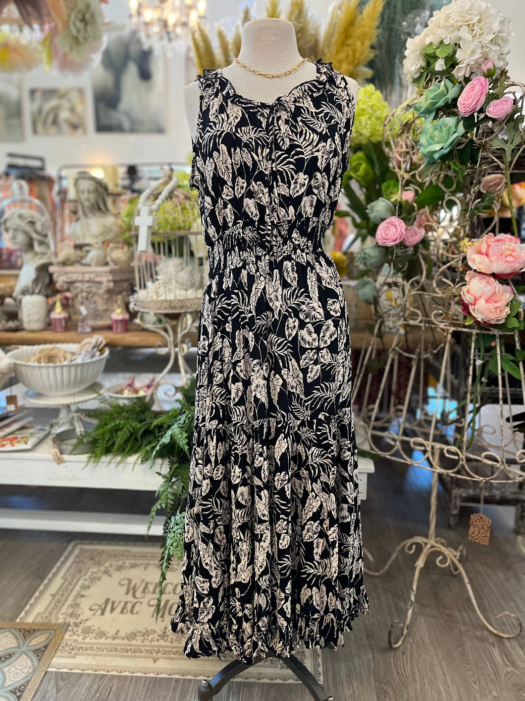 Black white sleeveless maxi dress