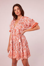 Load image into Gallery viewer, White salmon red short sleeve short border dress
