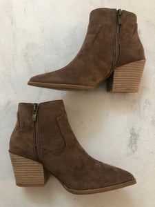 Leo-22 in Taupe boot