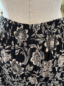 Black ivory border print short skirt