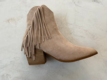 Load image into Gallery viewer, Leo-17 Taupe fringe boot
