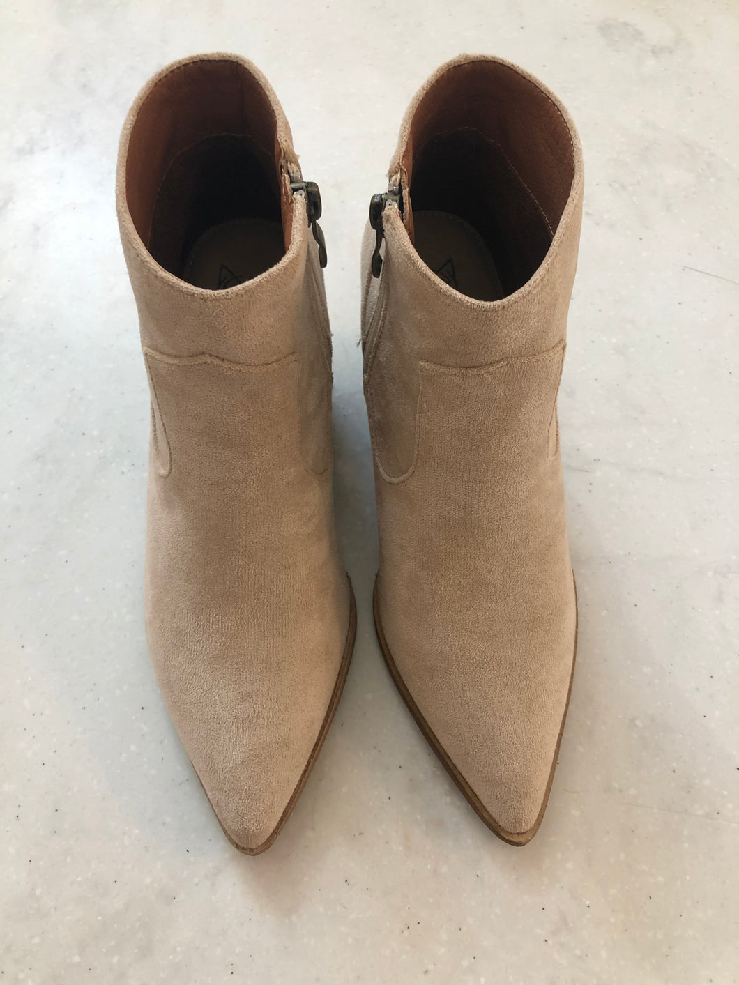 Leo-22 Nude boot